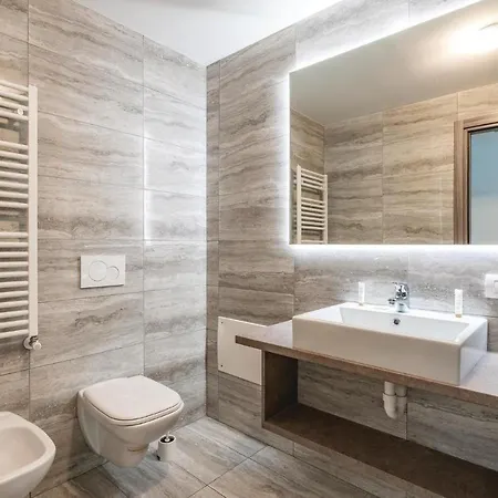 Apt. Luxury Britannia